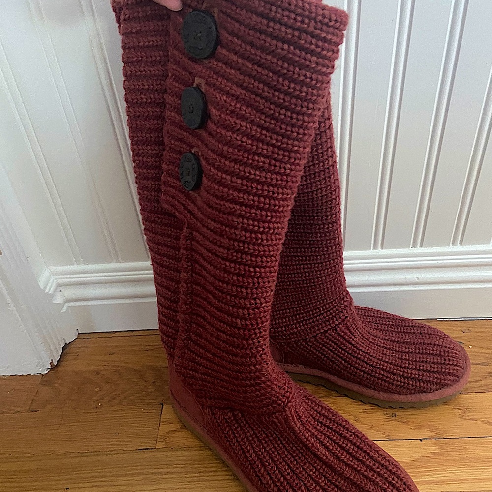 UGG Classic Cardy Berry Size 8